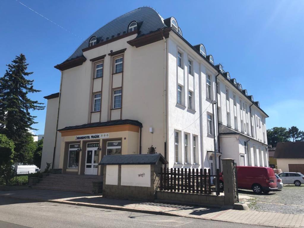 Grandhotel Nový Bor Εξωτερικό φωτογραφία